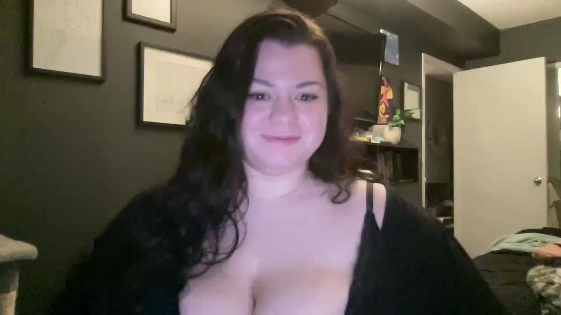 Gallery image thumbnail from Alanaa's myfreecams stream on, 03/10/2024, 24:43 image 8 of 20