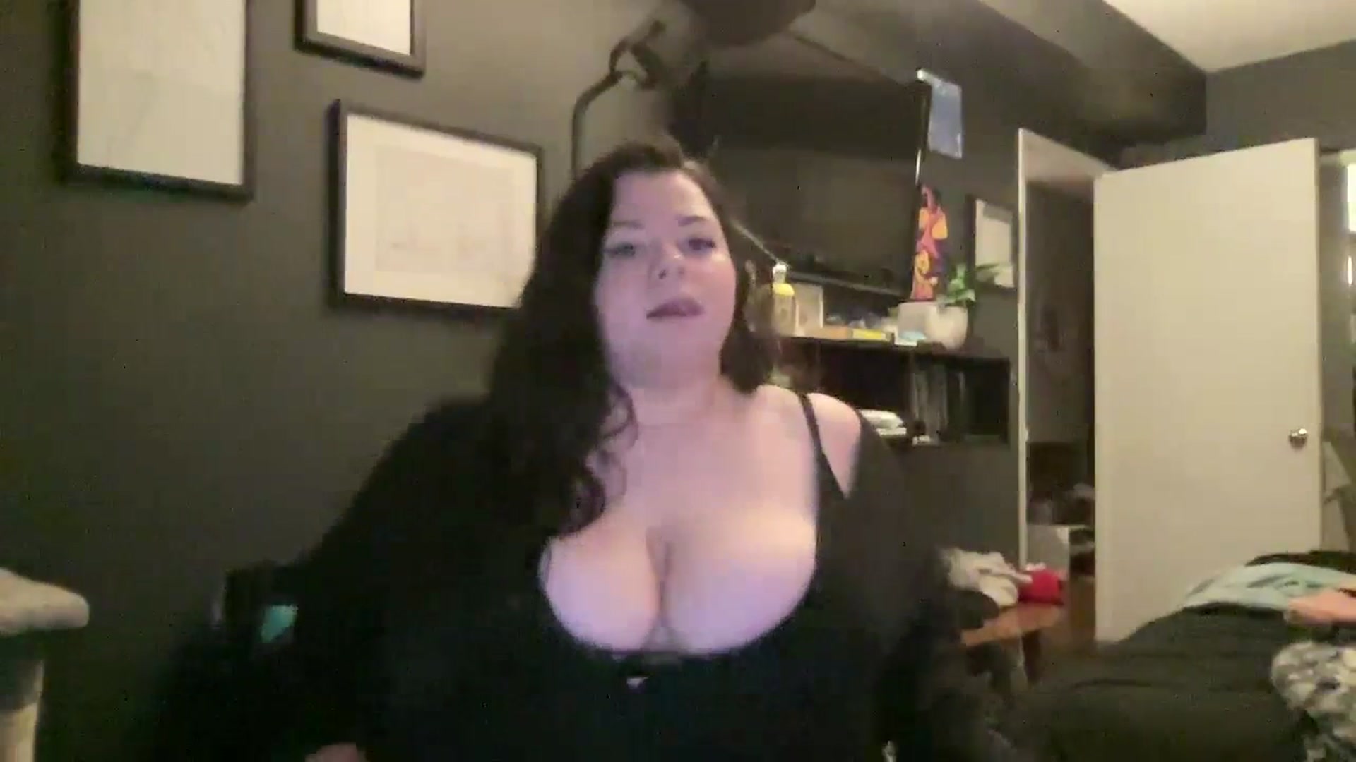 Gallery image thumbnail from Alanaa's myfreecams stream on, 03/10/2024, 24:43 image 4 of 20