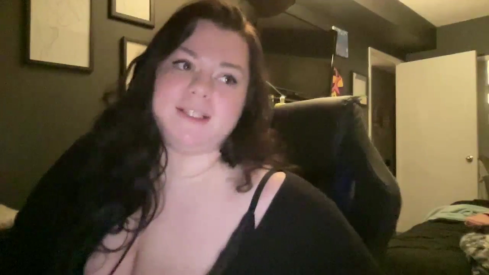 Gallery image thumbnail from Alanaa's myfreecams stream on, 03/10/2024, 24:43 image 9 of 20