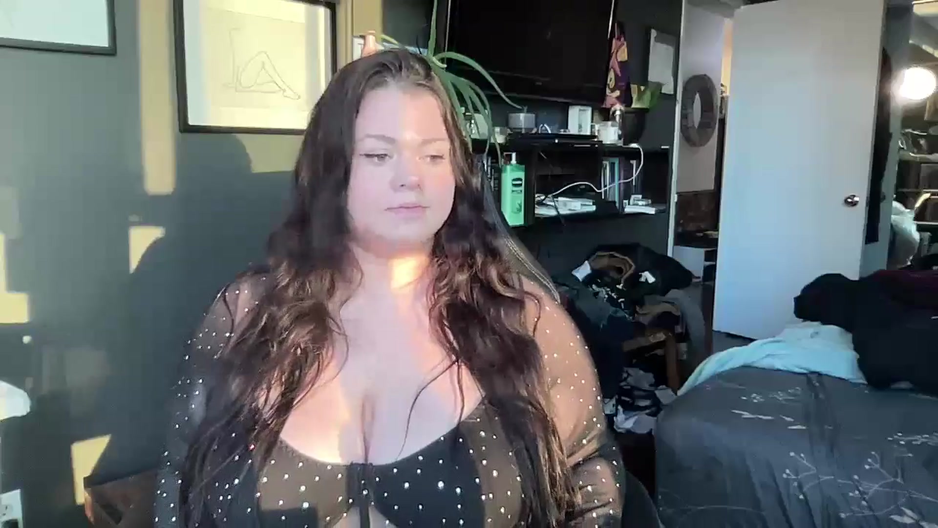 Gallery image thumbnail from Alanaa's myfreecams stream on, 04/28/2024, 24:06 image 15 of 20