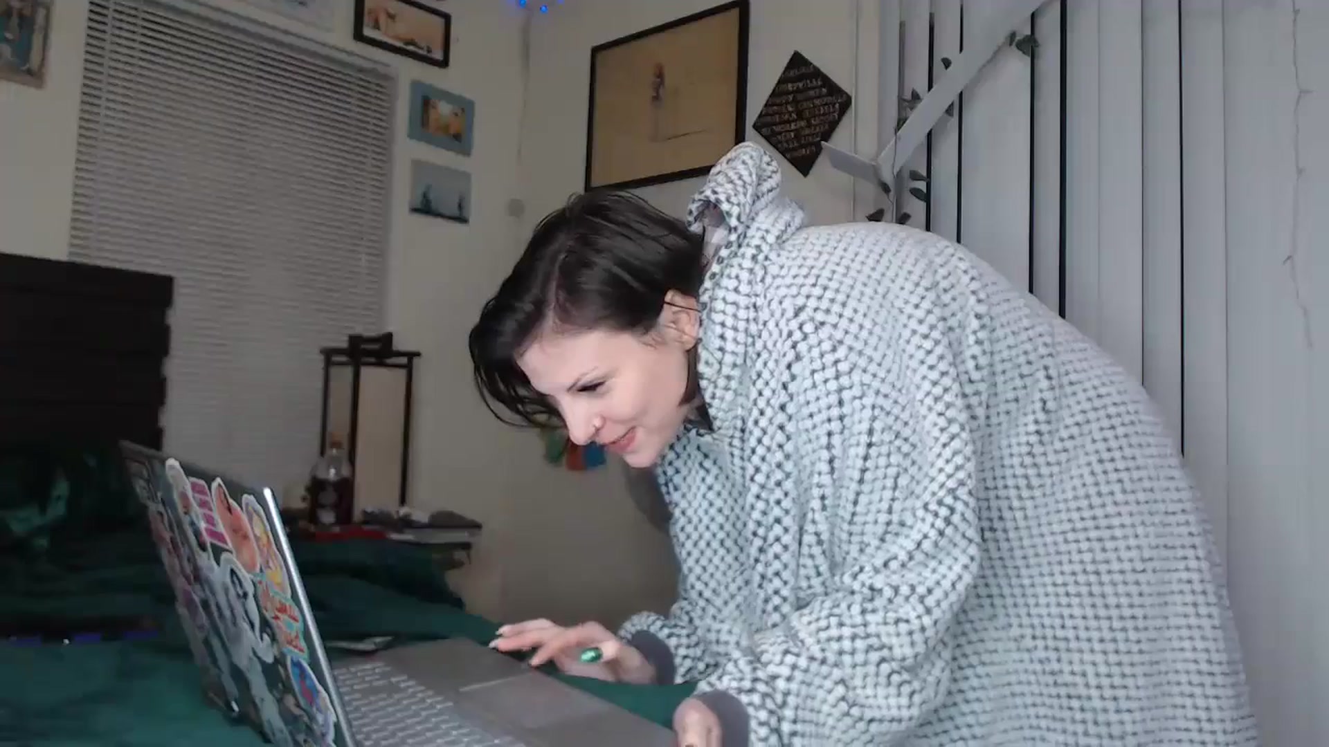 Gallery image thumbnail from AlaskaJaneXO's myfreecams stream on, 12/21/2024, 09:56 image 10 of 20