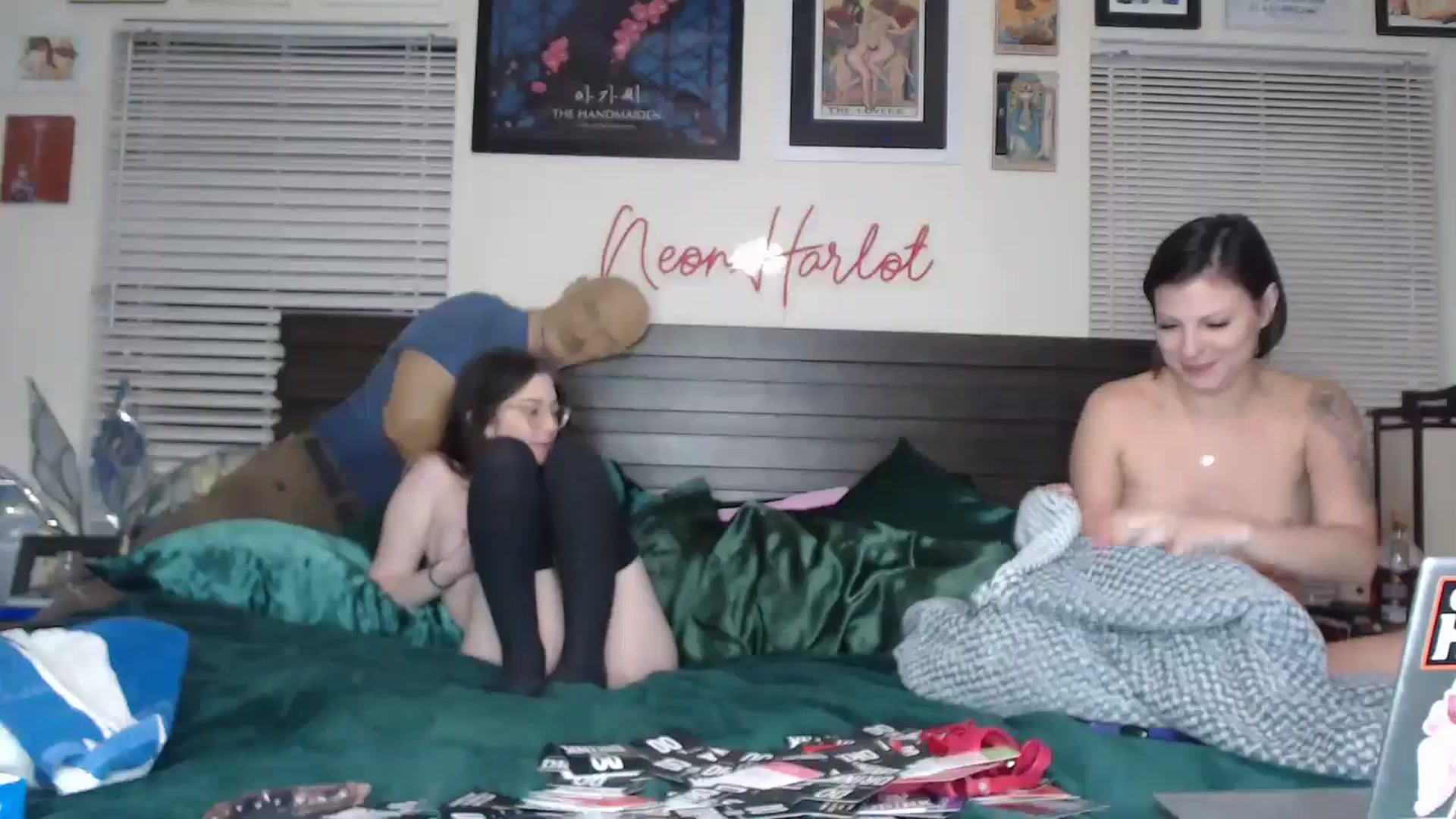 Gallery image thumbnail from AlaskaJaneXO's myfreecams stream on, 12/21/2024, 09:56 image 8 of 20