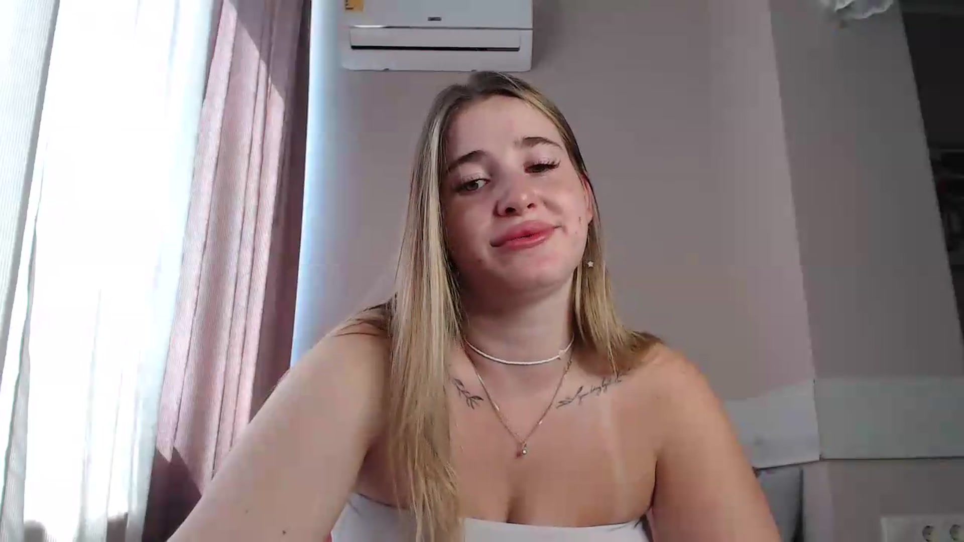 Gallery image thumbnail from Alaya_Wink's myfreecams stream on, 08/15/2026, 09:54 image 19 of 20