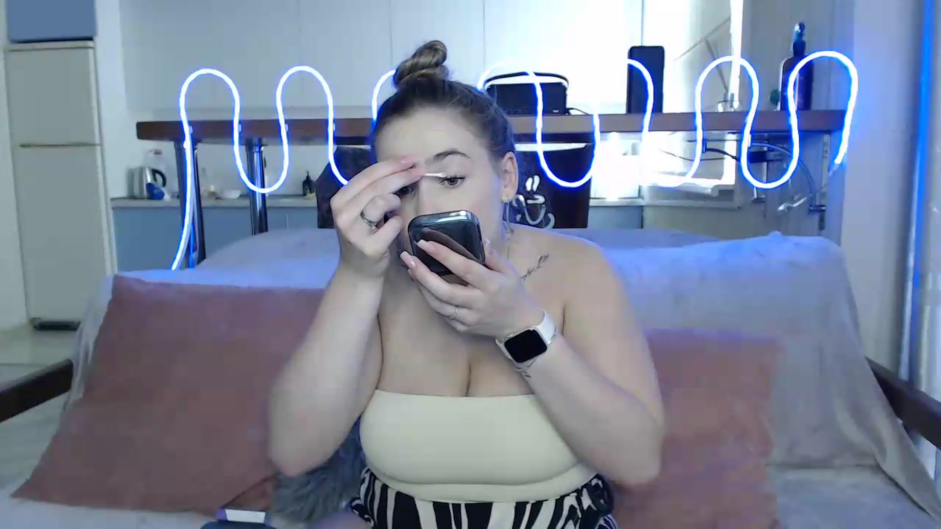 Gallery image thumbnail from Alaya_Wink's myfreecams stream on, 09/05/2026, 09:28 image 12 of 20