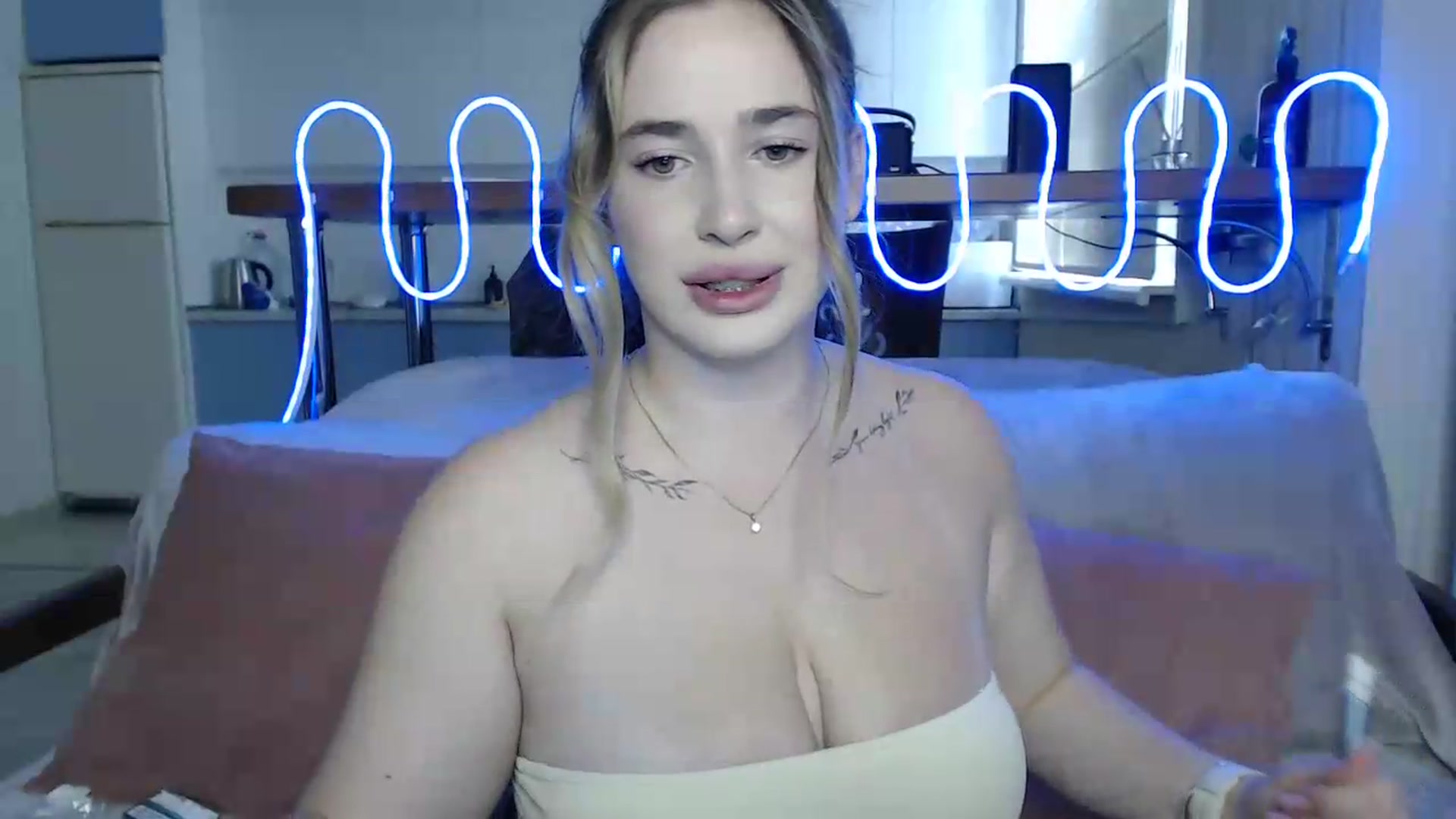Gallery image thumbnail from Alaya_Wink's myfreecams stream on, 09/05/2026, 10:33 image 3 of 20