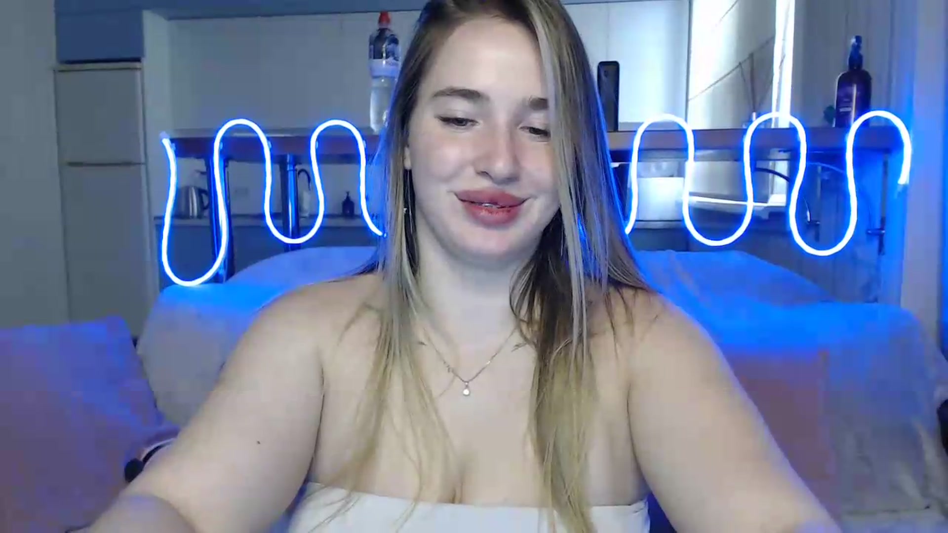 Gallery image thumbnail from Alaya_Wink's myfreecams stream on, 09/28/2026, 13:20 image 17 of 20