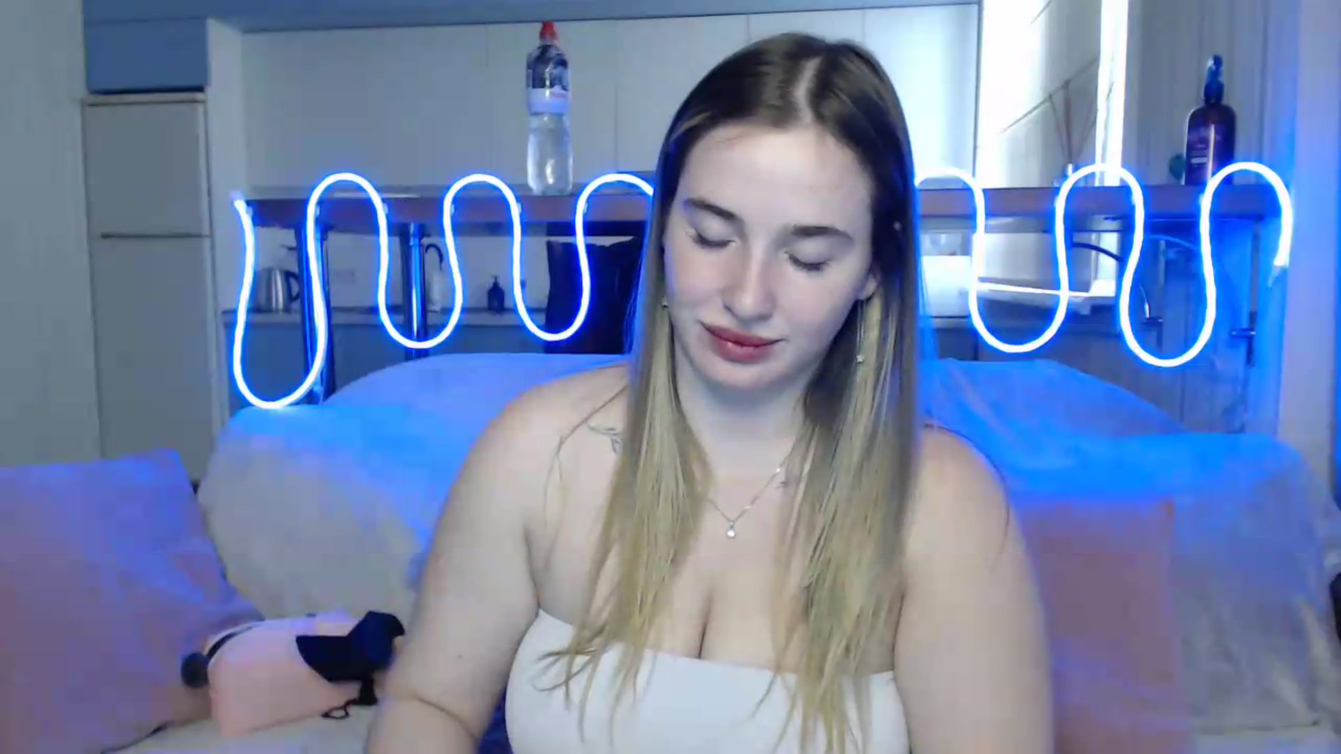 Gallery image thumbnail from Alaya_Wink's myfreecams stream on, 09/28/2026, 13:20 image 12 of 20