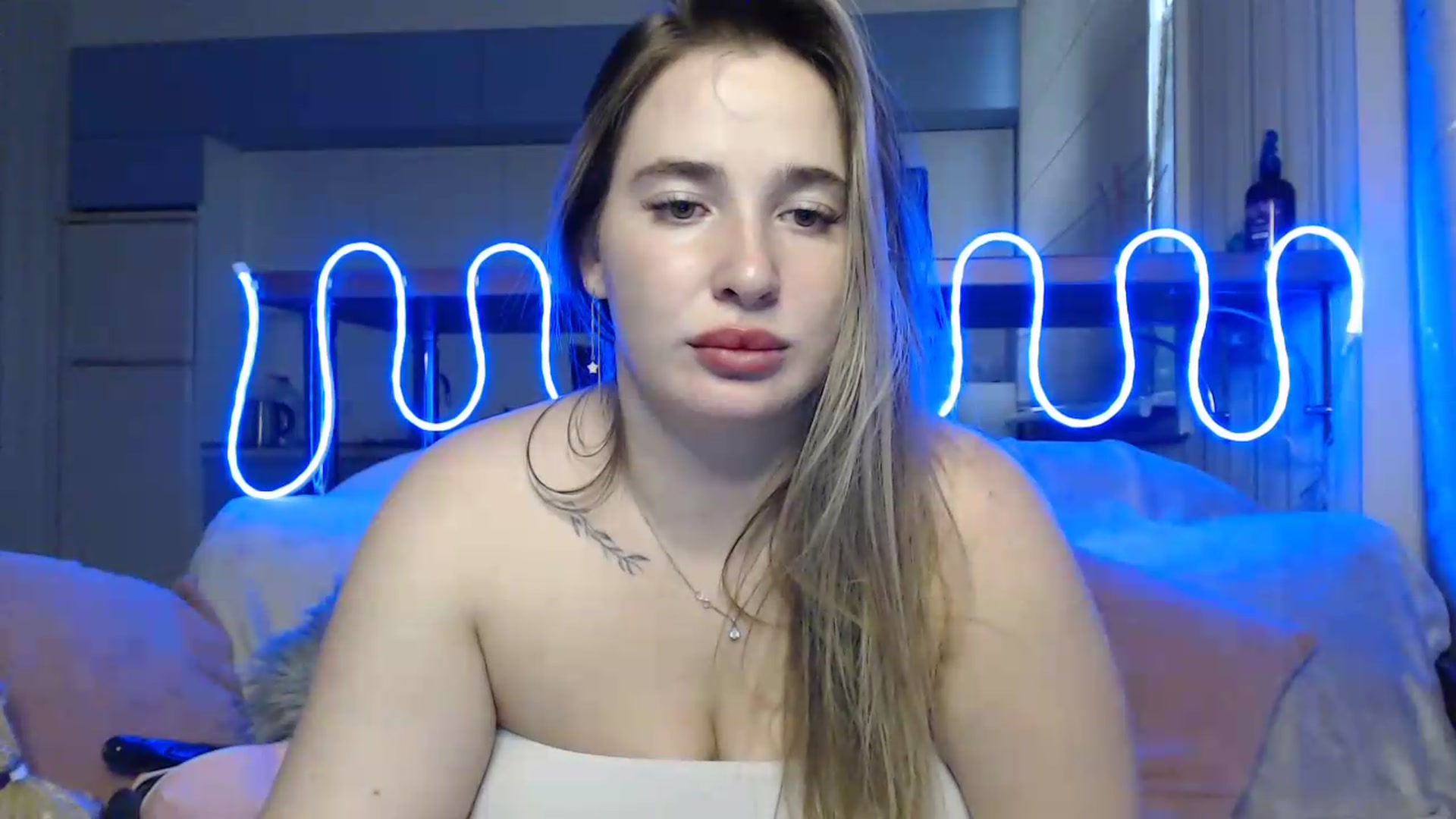 Gallery image thumbnail from Alaya_Wink's myfreecams stream on, 09/28/2026, 15:32 image 5 of 20