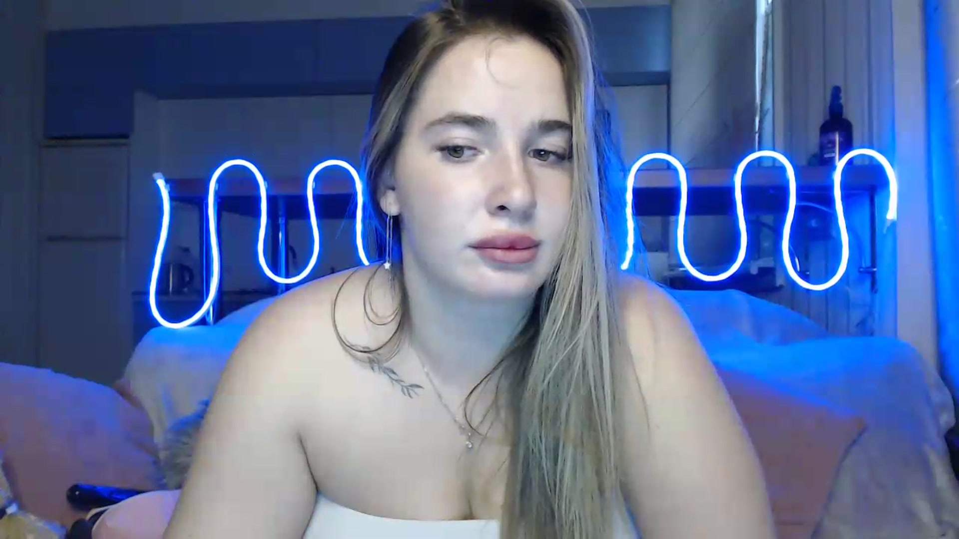Gallery image thumbnail from Alaya_Wink's myfreecams stream on, 09/28/2026, 15:32 image 8 of 20