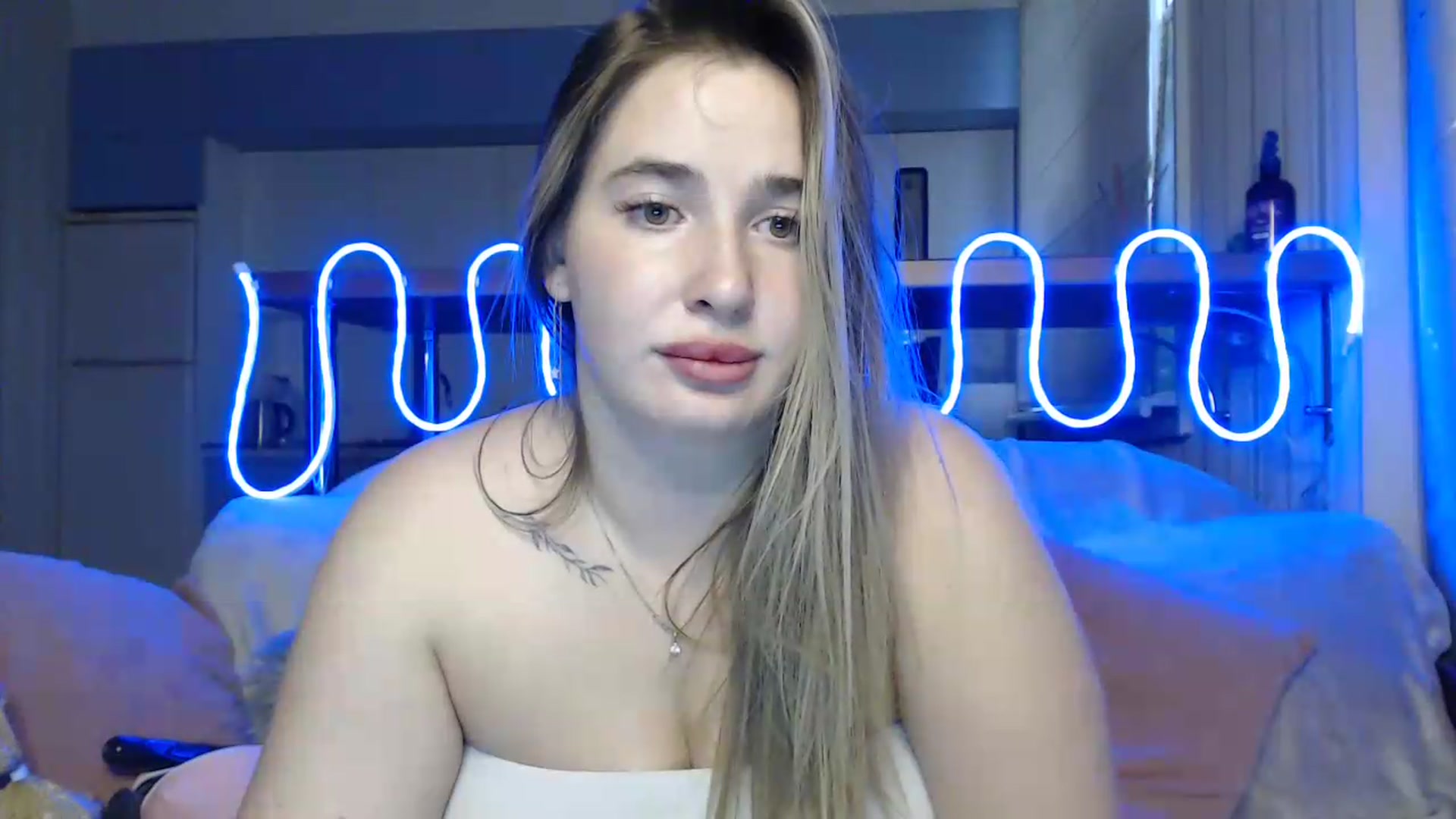 Gallery image thumbnail from Alaya_Wink's myfreecams stream on, 09/28/2026, 15:32 image 9 of 20