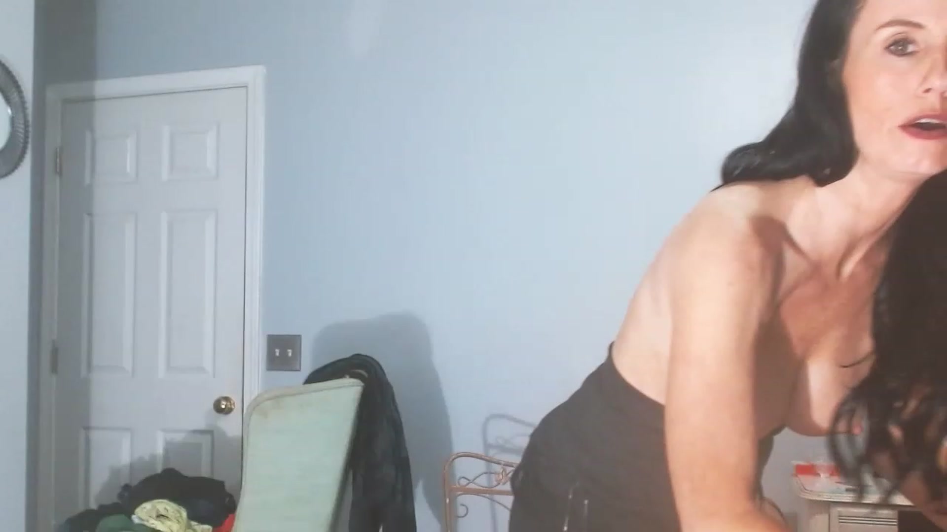 Gallery image thumbnail from Alayna00's myfreecams stream on, 05/29/2023, 09:33 image 13 of 20