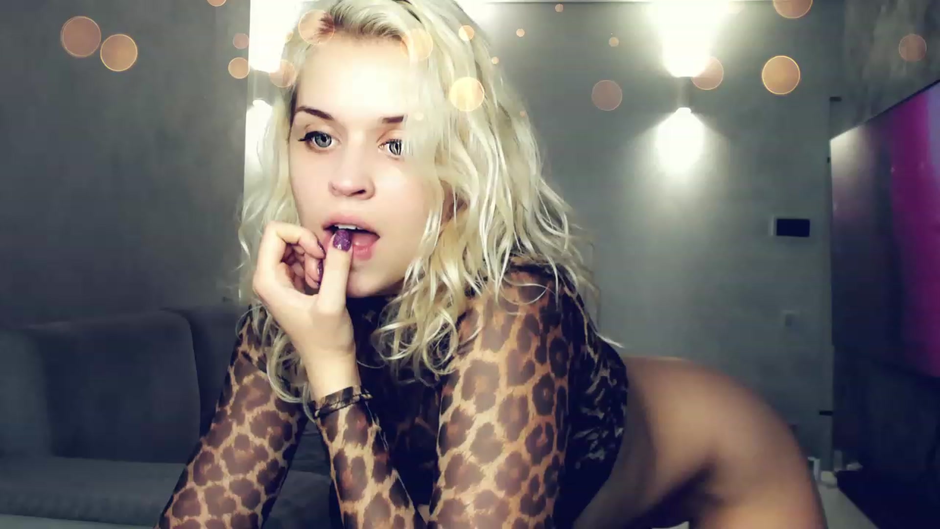 Gallery image thumbnail from AleXXXaKiss's myfreecams stream on, 11/19/2022, 19:04 image 15 of 20
