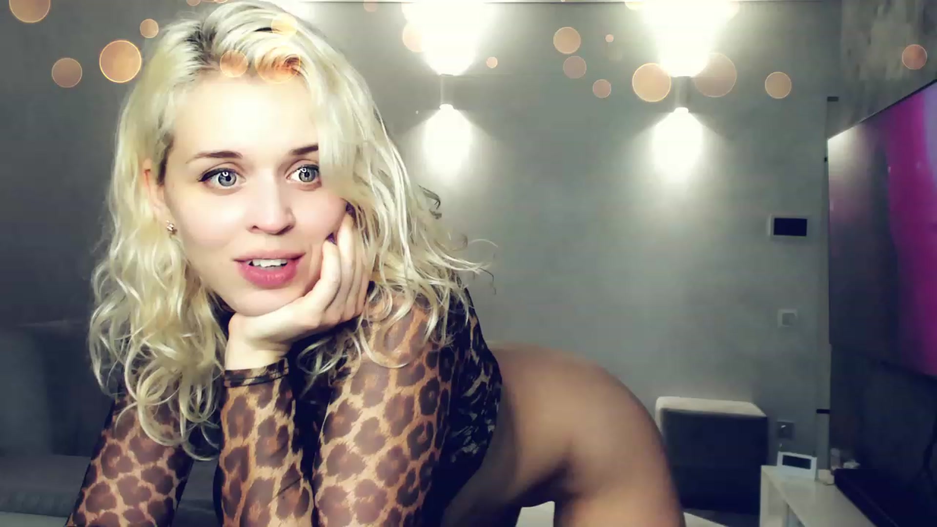 Gallery image thumbnail from AleXXXaKiss's myfreecams stream on, 11/19/2022, 19:04 image 10 of 20