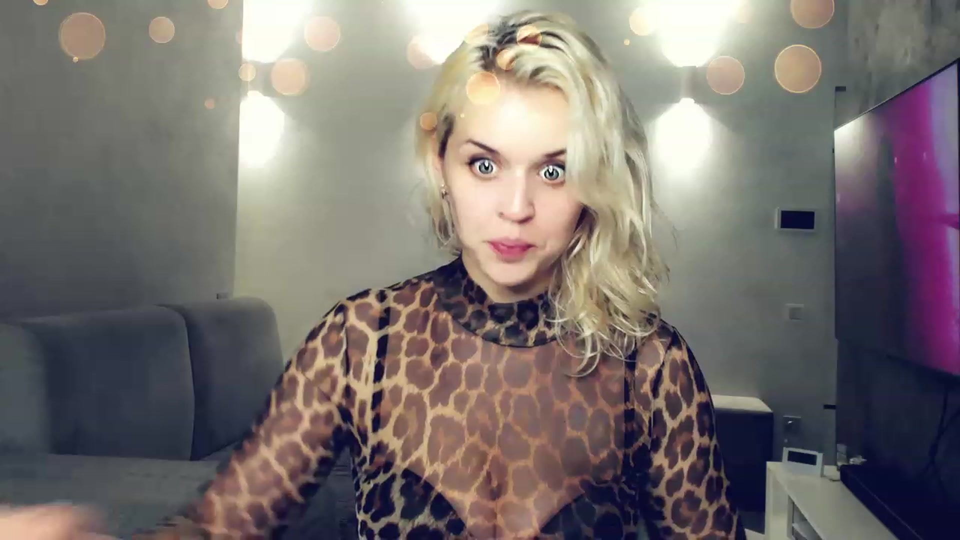 Gallery image thumbnail from AleXXXaKiss's myfreecams stream on, 11/19/2022, 20:15 image 17 of 20