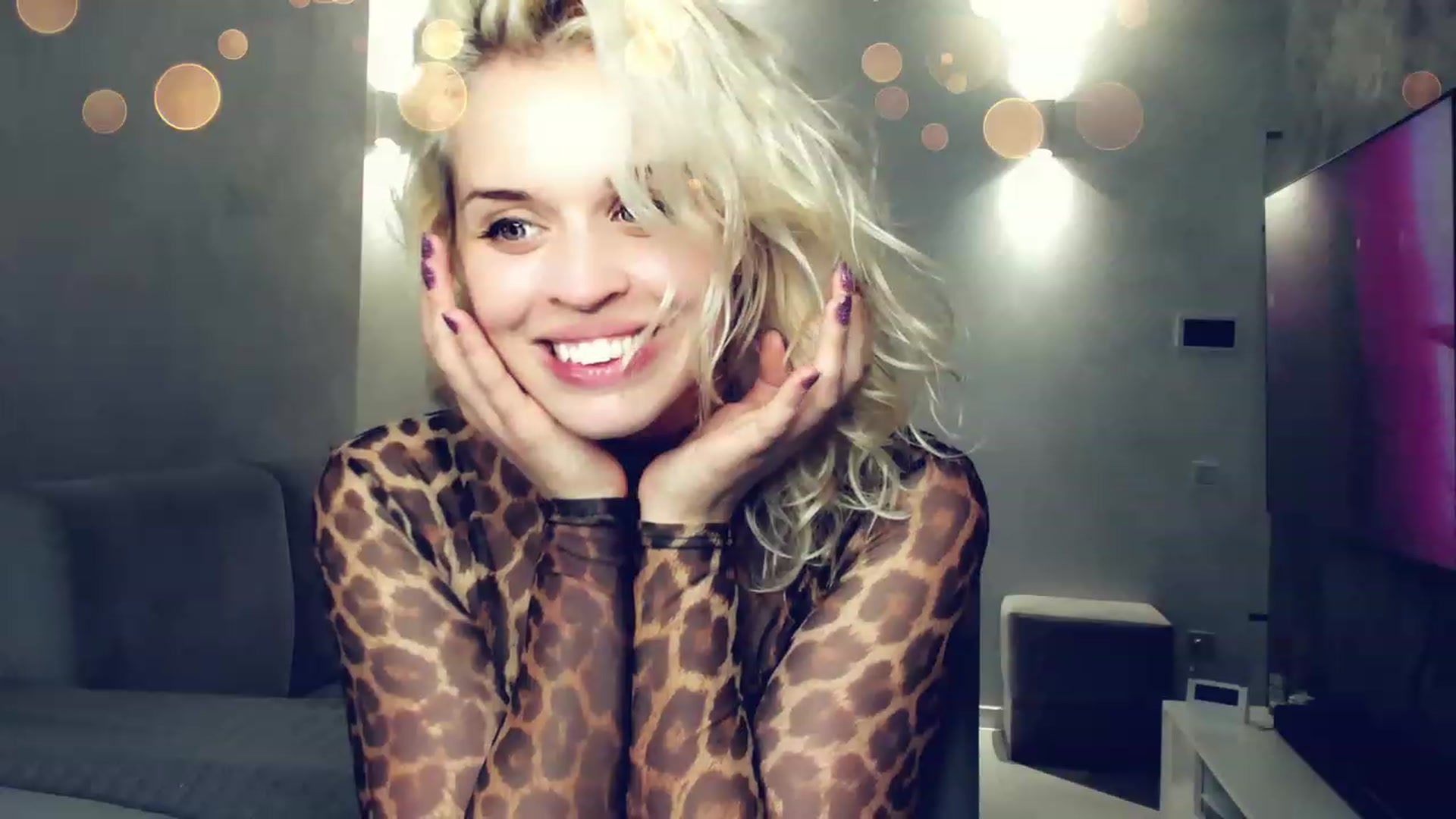Gallery image thumbnail from AleXXXaKiss's myfreecams stream on, 11/19/2022, 20:15 image 13 of 20