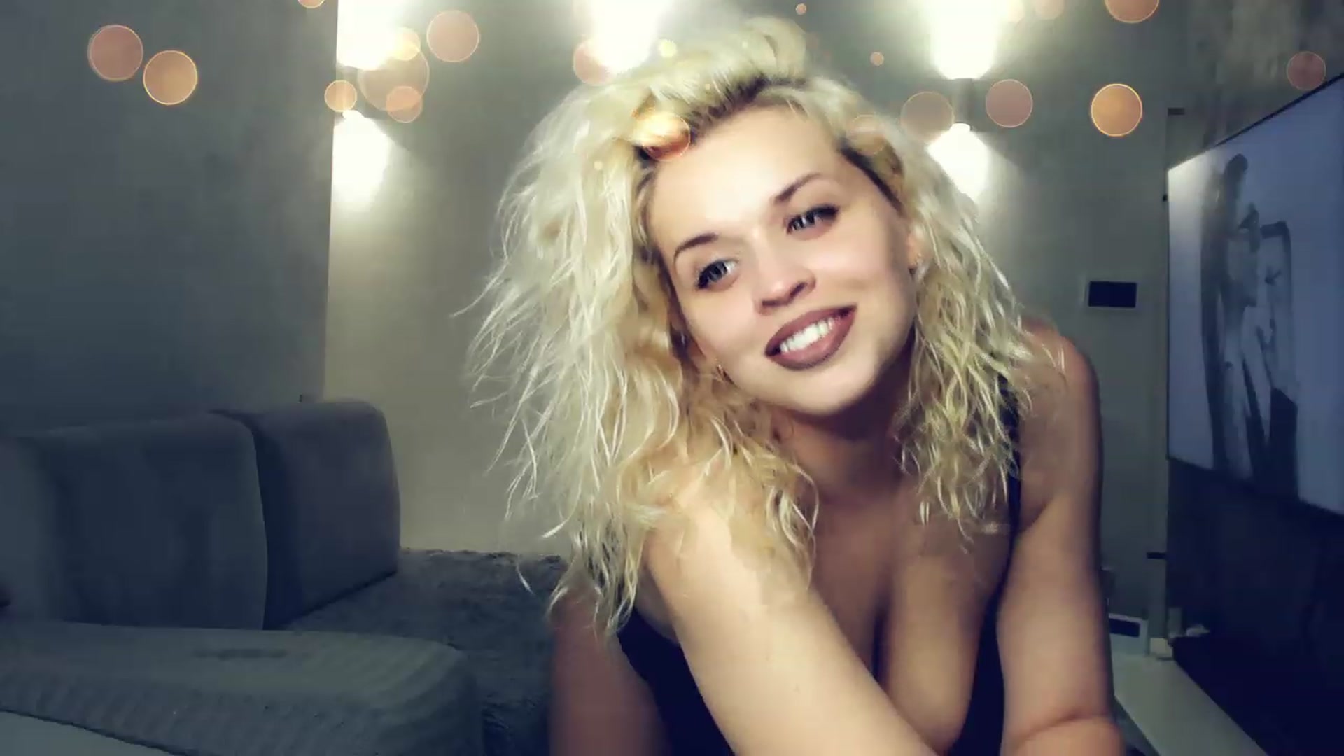 Gallery image thumbnail from AleXXXaKiss's myfreecams stream on, 11/20/2022, 16:48 image 15 of 20