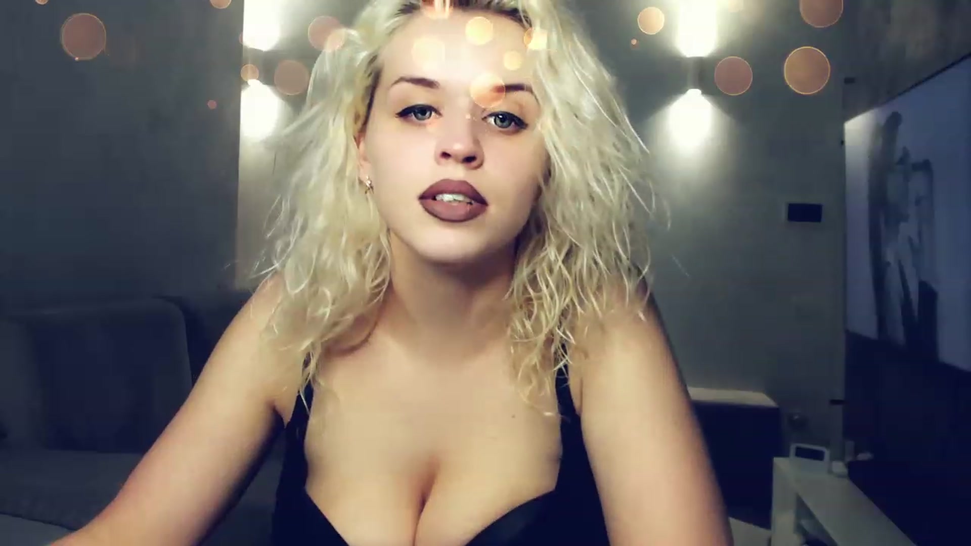 Gallery image thumbnail from AleXXXaKiss's myfreecams stream on, 11/20/2022, 16:48 image 19 of 20