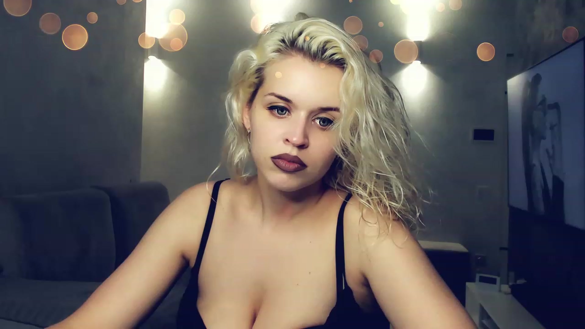 Gallery image thumbnail from AleXXXaKiss's myfreecams stream on, 11/20/2022, 16:48 image 12 of 20