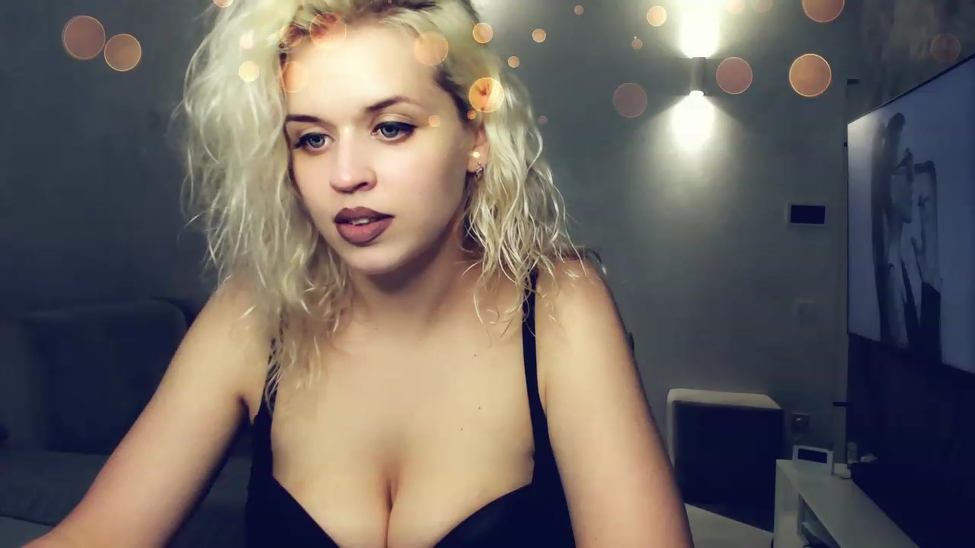 Gallery image thumbnail from AleXXXaKiss's myfreecams stream on, 11/20/2022, 16:48 image 17 of 20