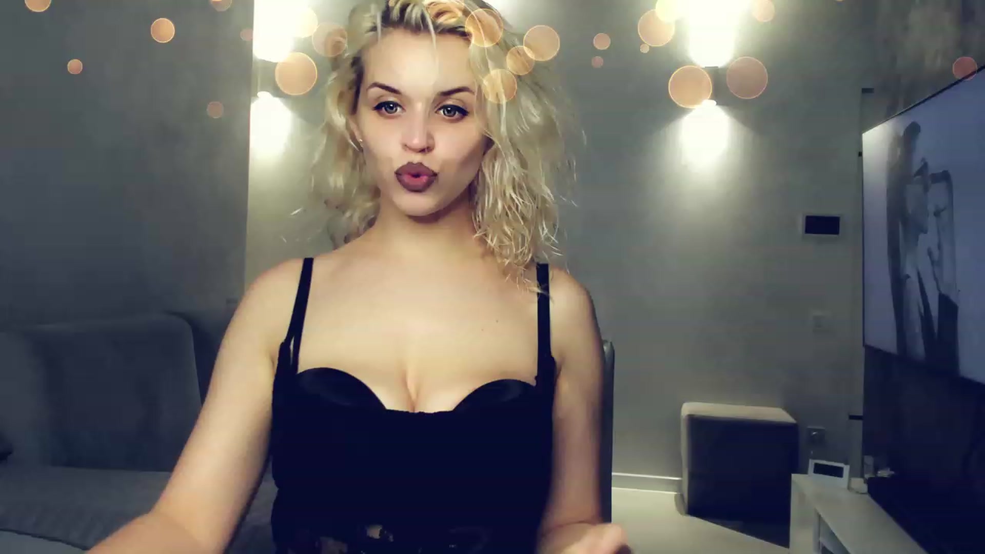 Gallery image thumbnail from AleXXXaKiss's myfreecams stream on, 11/20/2022, 16:48 image 5 of 20