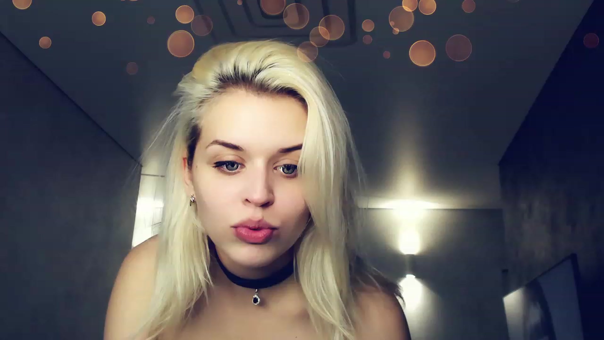 Gallery image thumbnail from AleXXXaKiss's myfreecams stream on, 11/27/2022, 06:13 image 15 of 20