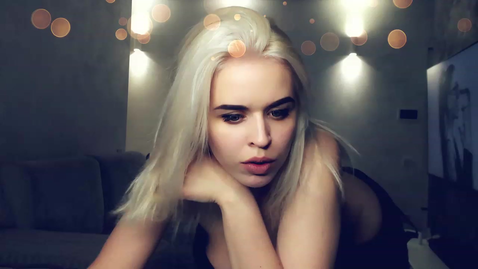 Gallery image thumbnail from AleXXXaKiss's myfreecams stream on, 12/25/2022, 20:11 image 6 of 20
