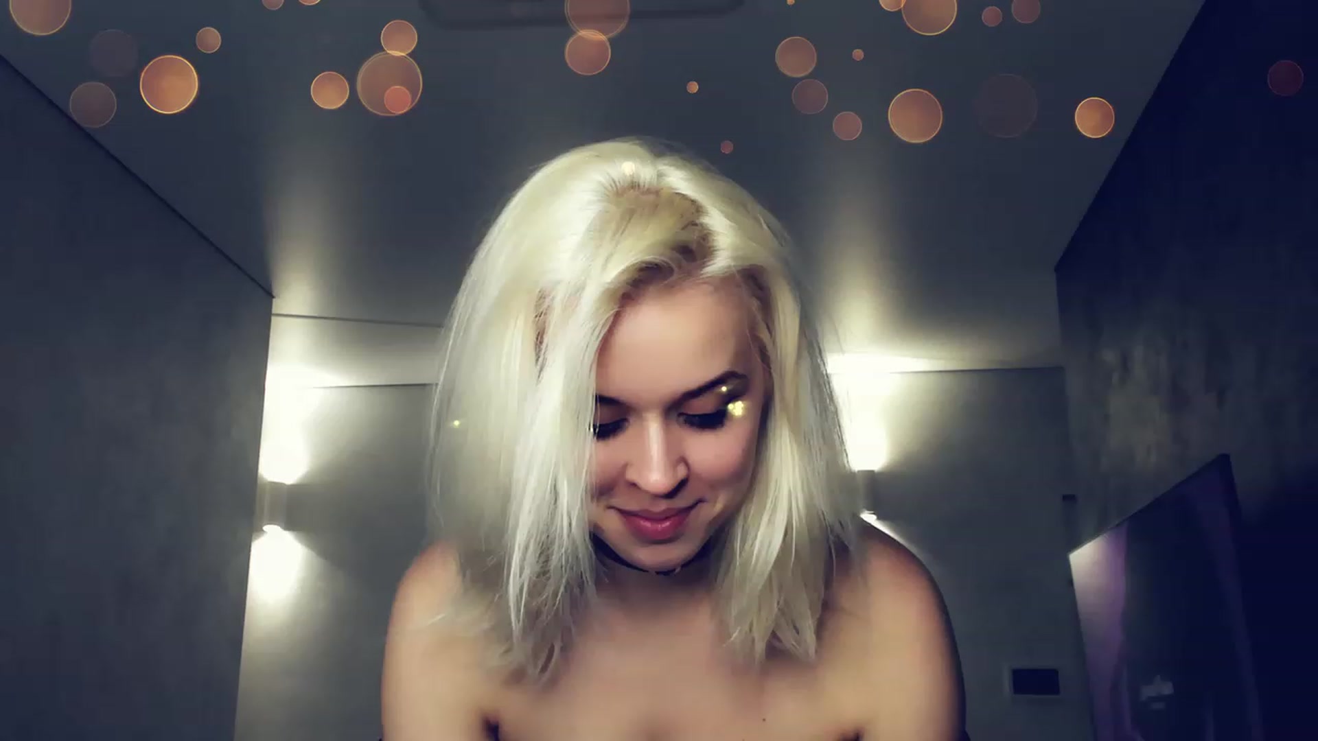 Gallery image thumbnail from AleXXXaKiss's myfreecams stream on, 12/31/2022, 20:05 image 12 of 20