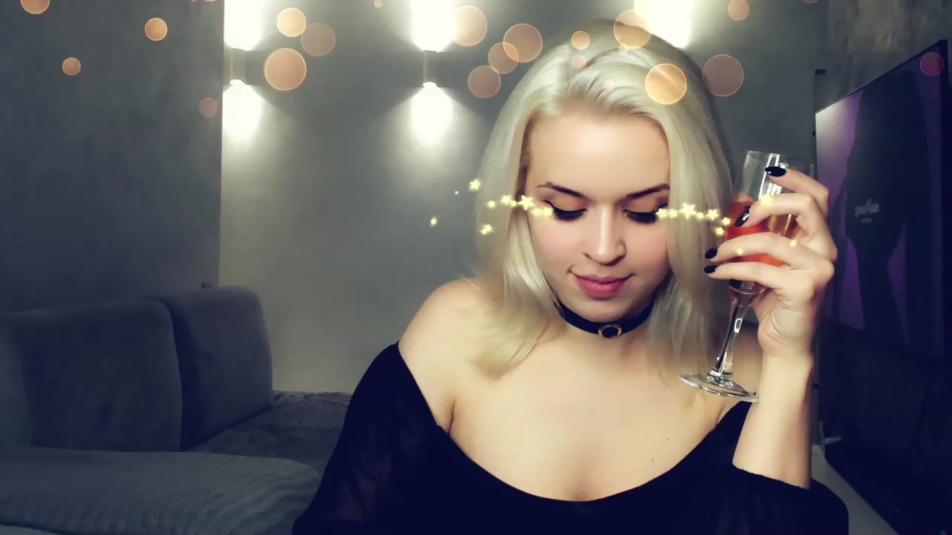 Gallery image thumbnail from AleXXXaKiss's myfreecams stream on, 12/31/2022, 20:05 image 10 of 20