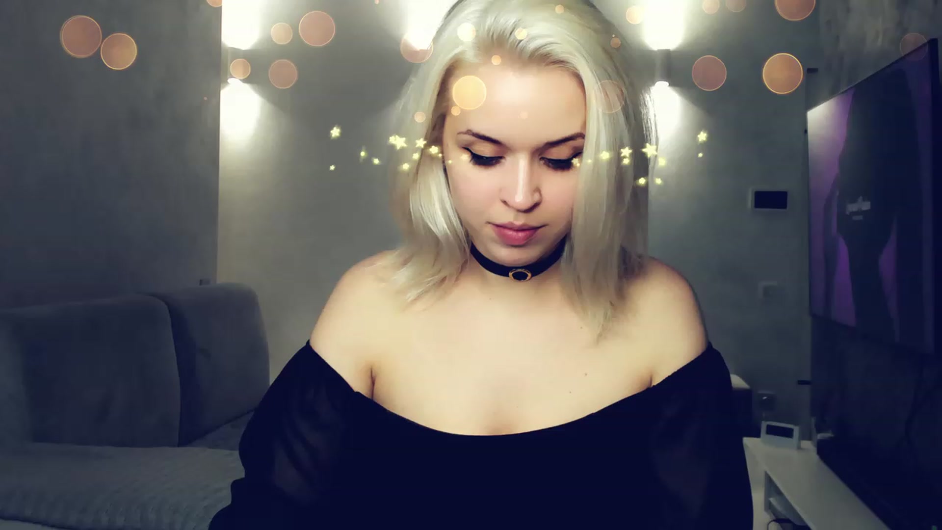 Gallery image thumbnail from AleXXXaKiss's myfreecams stream on, 12/31/2022, 20:05 image 7 of 20