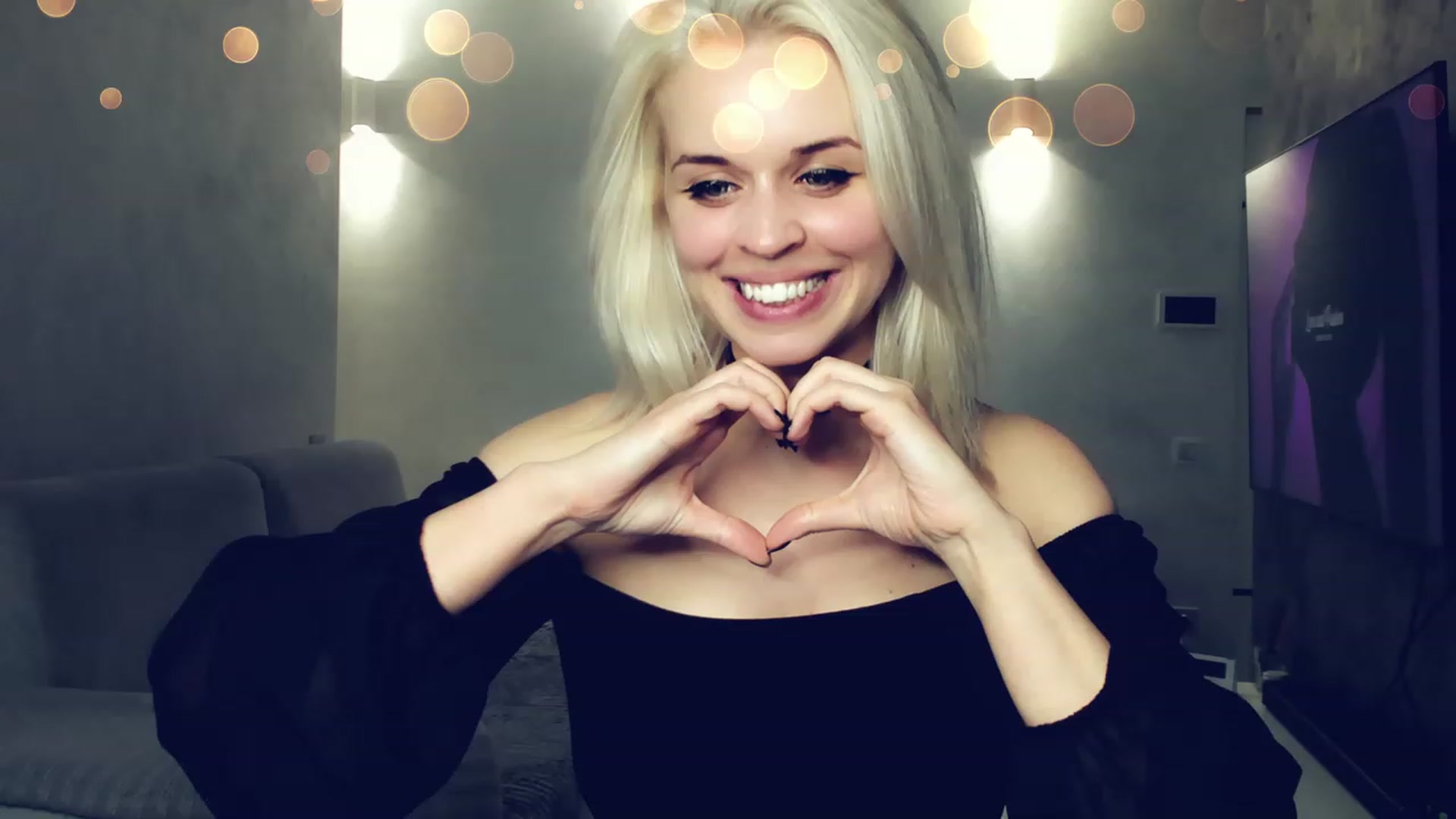 Gallery image thumbnail from AleXXXaKiss's myfreecams stream on, 12/31/2022, 20:05 image 2 of 20