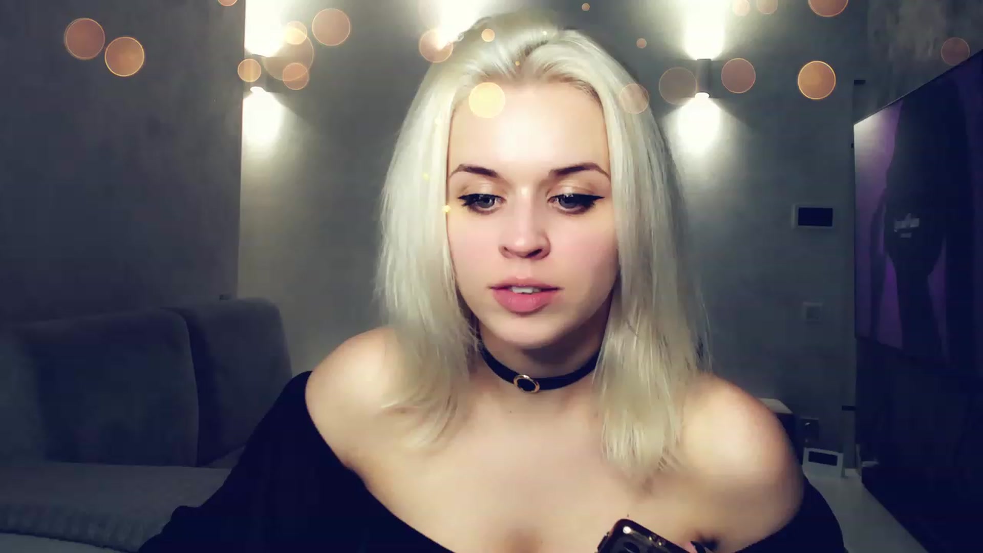 Gallery image thumbnail from AleXXXaKiss's myfreecams stream on, 12/31/2022, 22:28 image 16 of 20