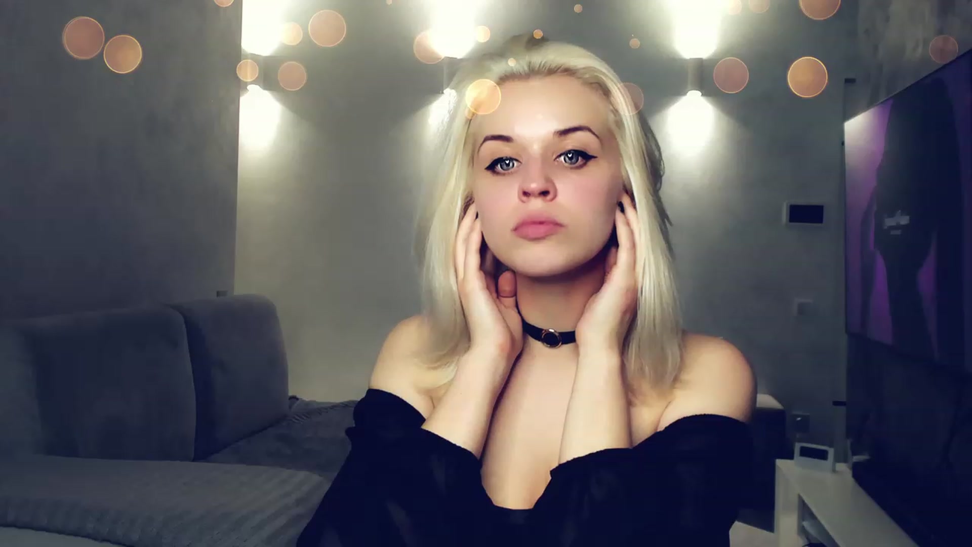 Gallery image thumbnail from AleXXXaKiss's myfreecams stream on, 12/31/2022, 22:28 image 5 of 20
