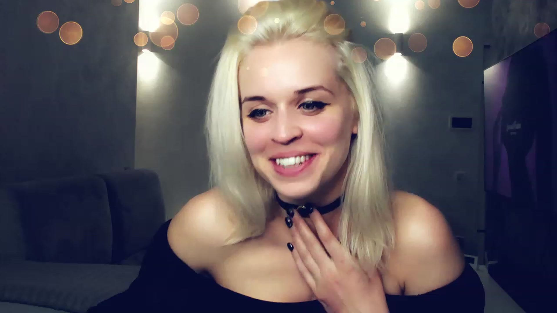 Gallery image thumbnail from AleXXXaKiss's myfreecams stream on, 12/31/2022, 22:28 image 12 of 20