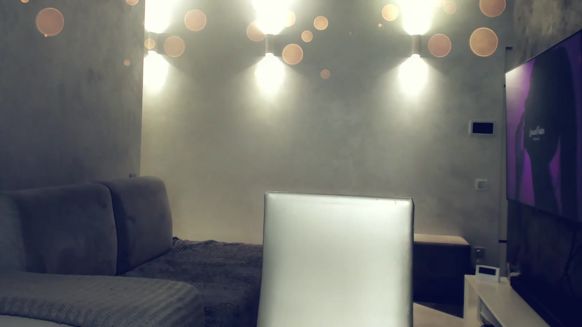 Gallery image thumbnail from AleXXXaKiss's myfreecams stream on, 12/31/2022, 22:28 image 17 of 20