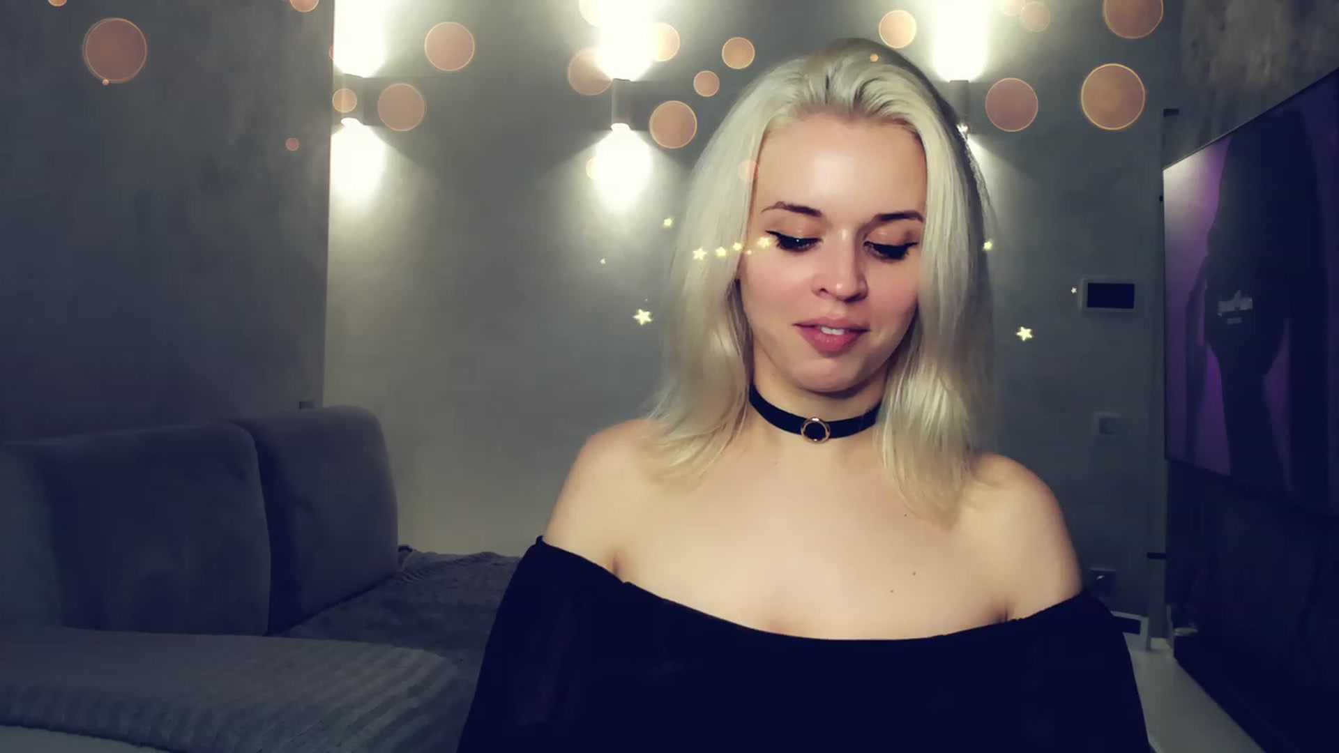 Gallery image thumbnail from AleXXXaKiss's myfreecams stream on, 12/31/2022, 22:28 image 2 of 20