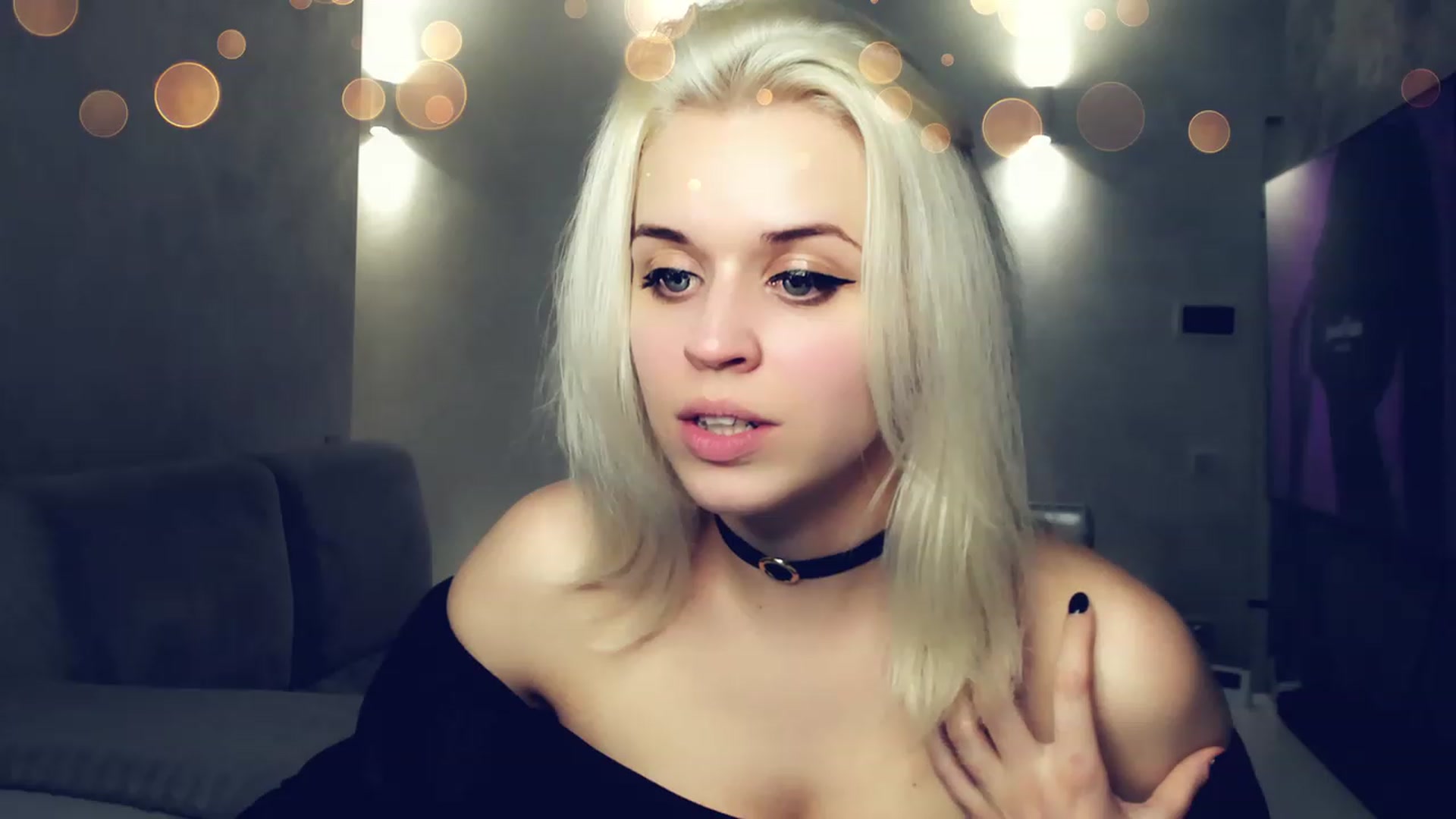 Gallery image thumbnail from AleXXXaKiss's myfreecams stream on, 12/31/2022, 22:28 image 15 of 20