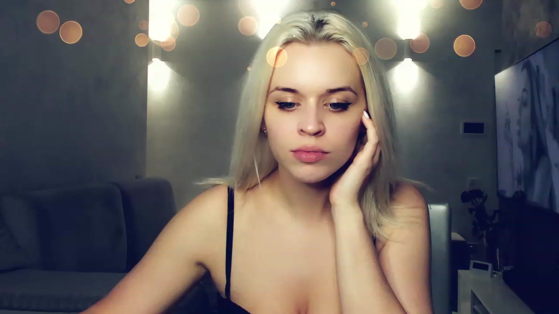Gallery image thumbnail from AleXXXaKiss's myfreecams stream on, 01/08/2023, 18:25 image 8 of 20