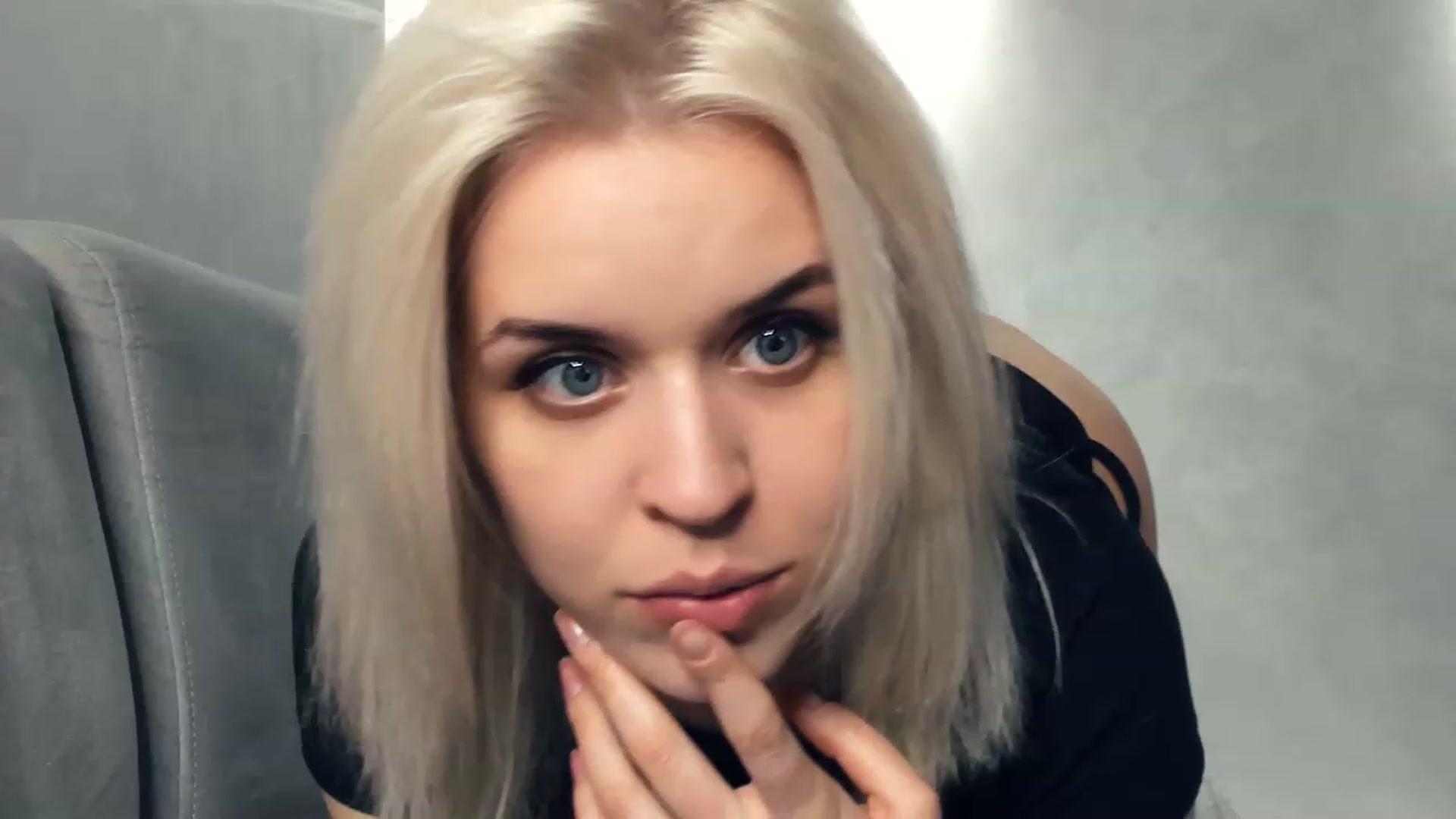 Gallery image thumbnail from AleXXXaKiss's myfreecams stream on, 04/16/2023, 21:24 image 17 of 20