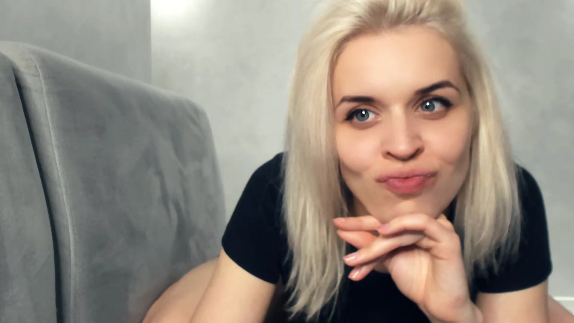 Gallery image thumbnail from AleXXXaKiss's myfreecams stream on, 04/16/2023, 21:24 image 15 of 20