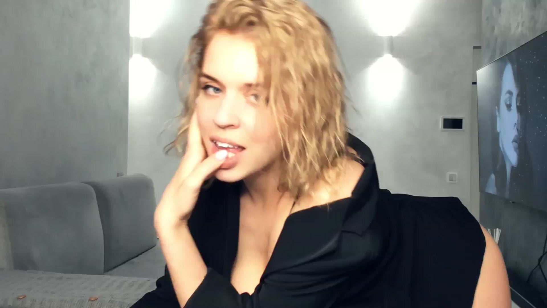 Gallery image thumbnail from AleXXXaKiss's myfreecams stream on, 08/10/2023, 11:40 image 20 of 20