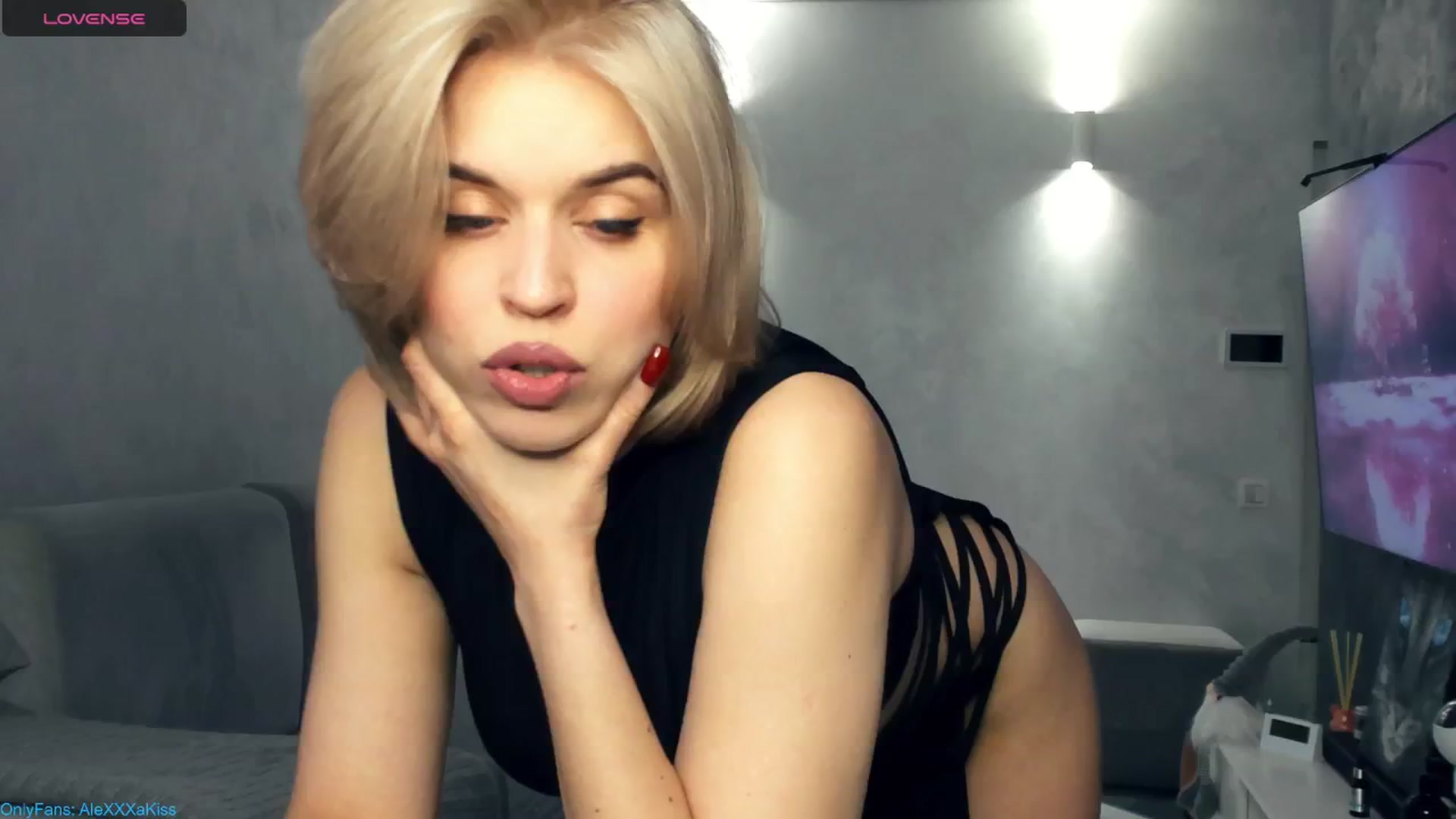 Gallery image thumbnail from AleXXXaKiss's myfreecams stream on, 02/16/2025, 15:31 image 17 of 20