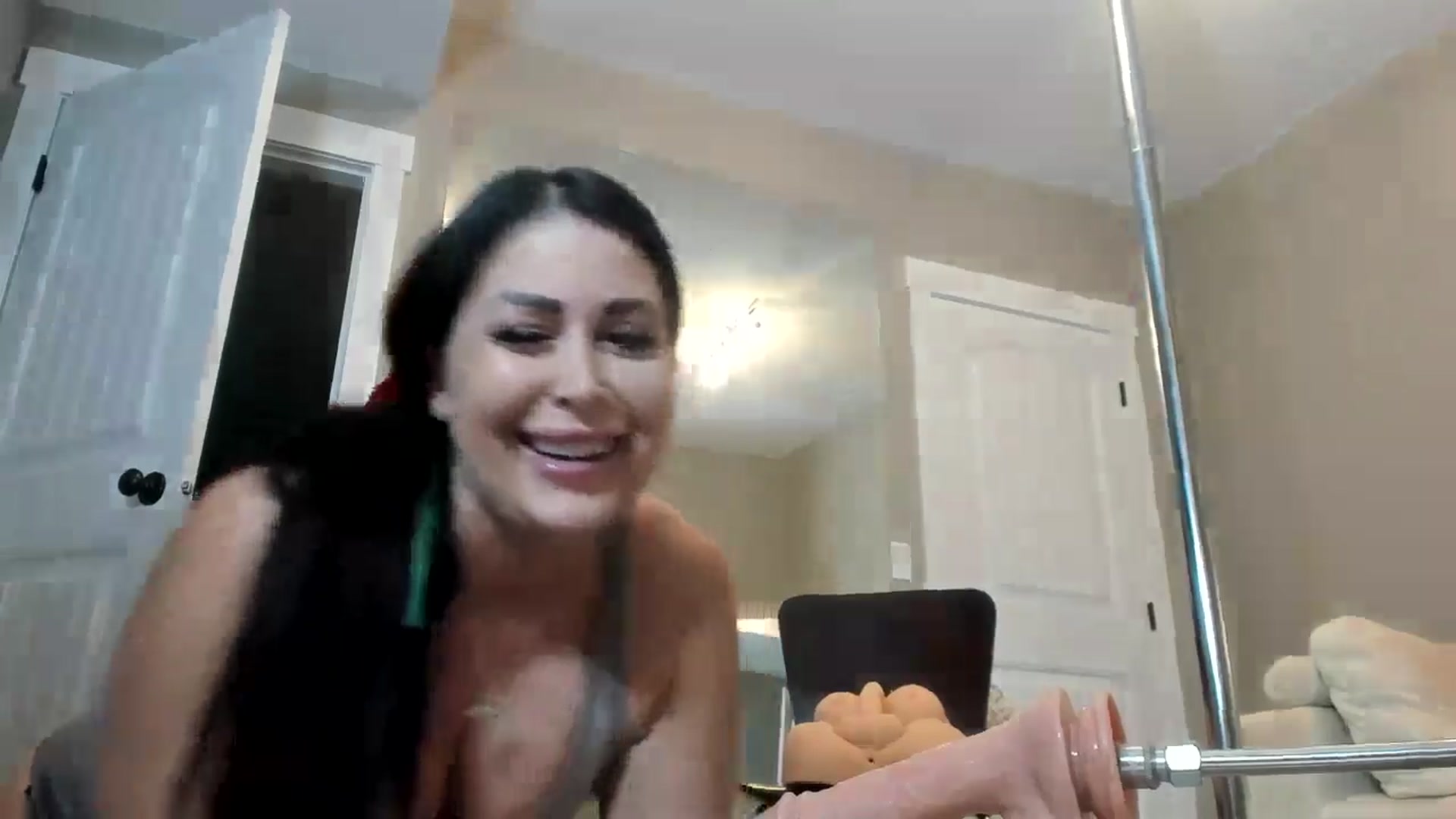 Gallery image thumbnail from AleahJasmine's myfreecams stream on, 05/27/2024, 01:38 image 3 of 20