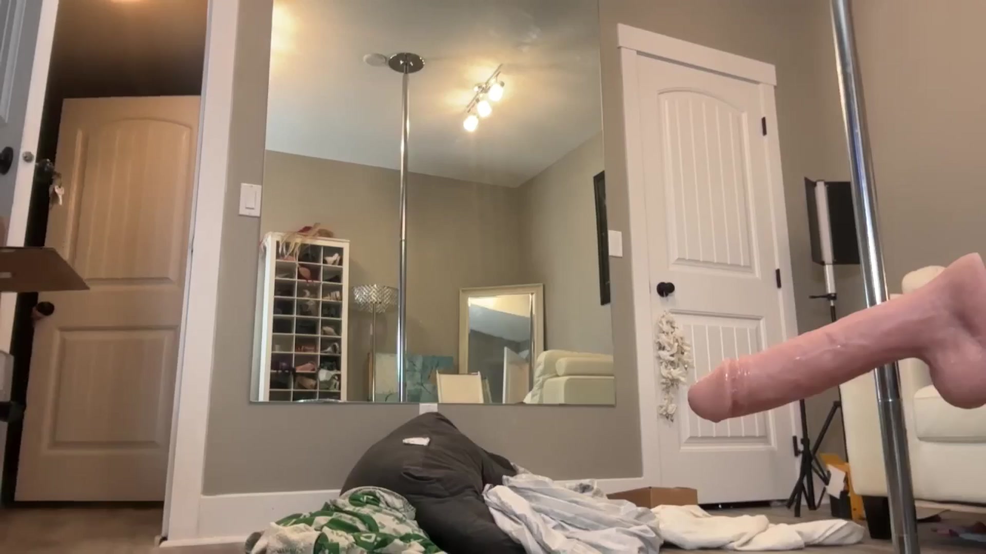 Gallery image thumbnail from AleahJasmine's myfreecams stream on, 12/12/2024, 24:40 image 19 of 20