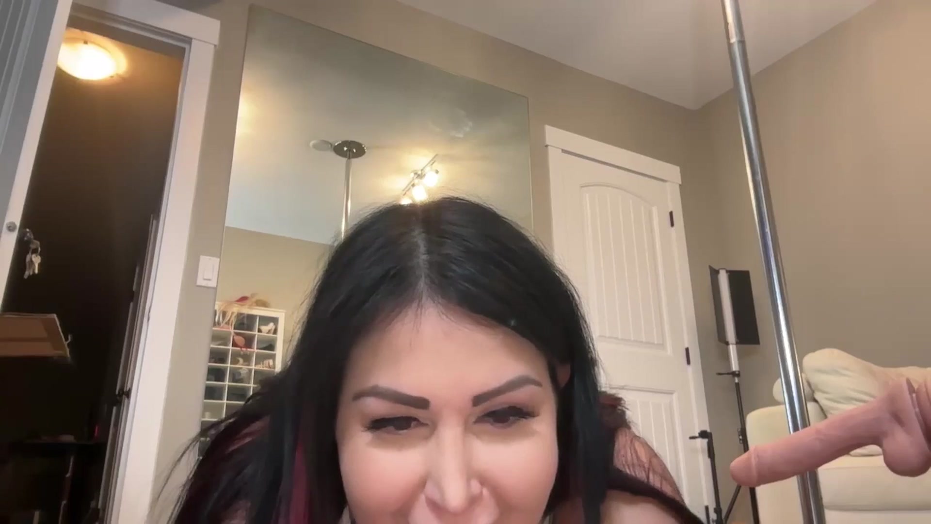 Gallery image thumbnail from AleahJasmine's myfreecams stream on, 12/12/2024, 24:40 image 6 of 20