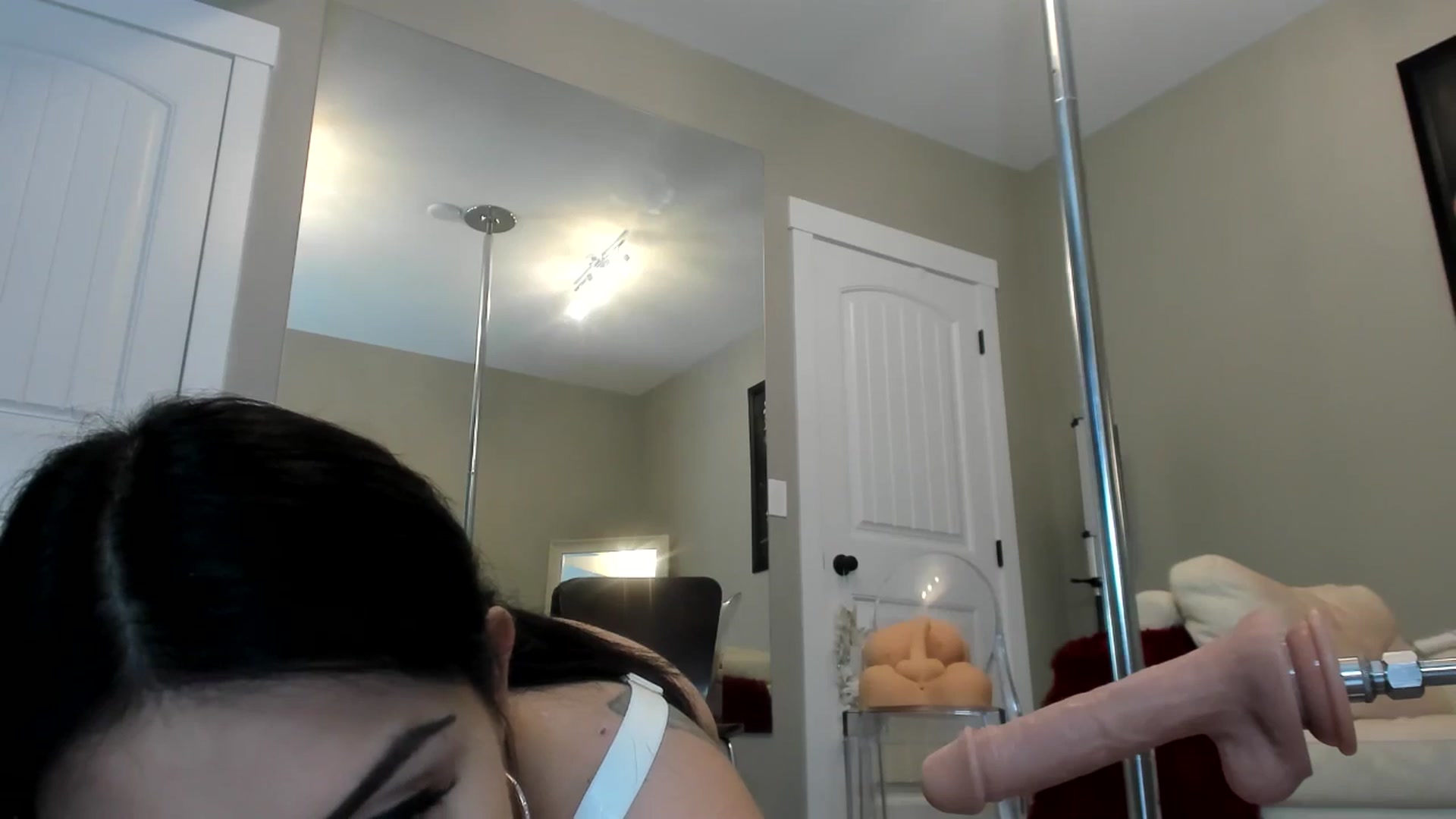 Gallery image thumbnail from AleahJasmine's myfreecams stream on, 05/30/2025, 23:31 image 18 of 20