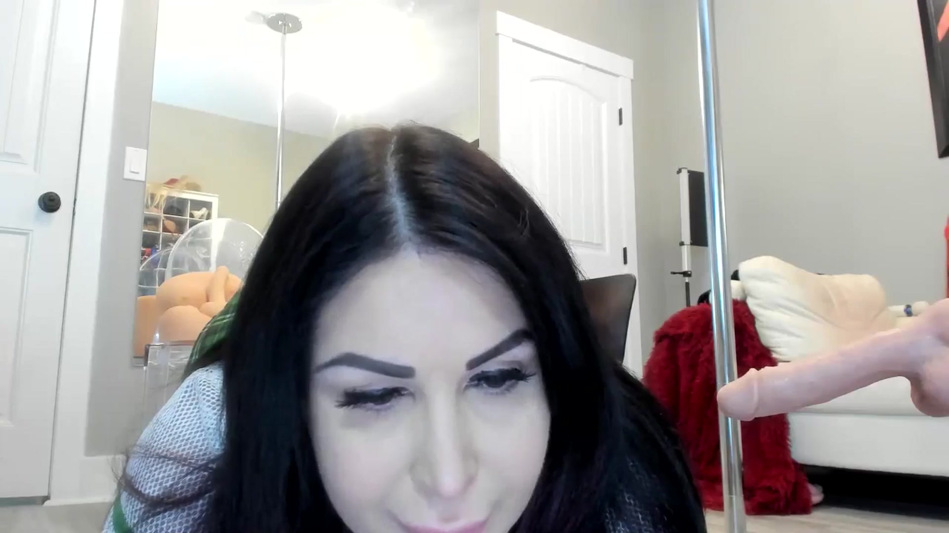 Gallery image thumbnail from AleahJasmine's myfreecams stream on, 06/01/2025, 20:31 image 17 of 20