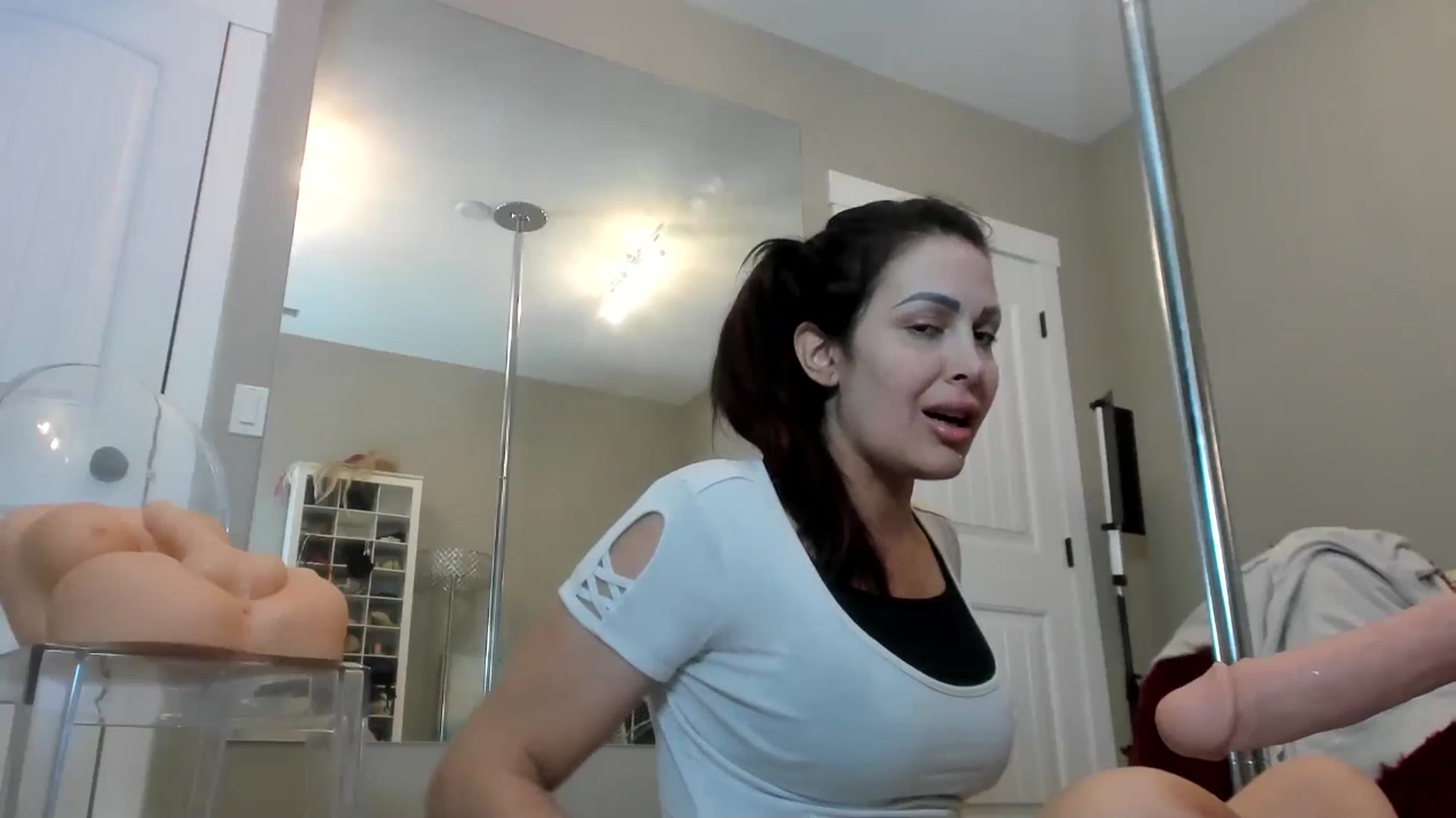 Gallery image thumbnail from AleahJasmine's myfreecams stream on, 09/07/2025, 17:03 image 19 of 20