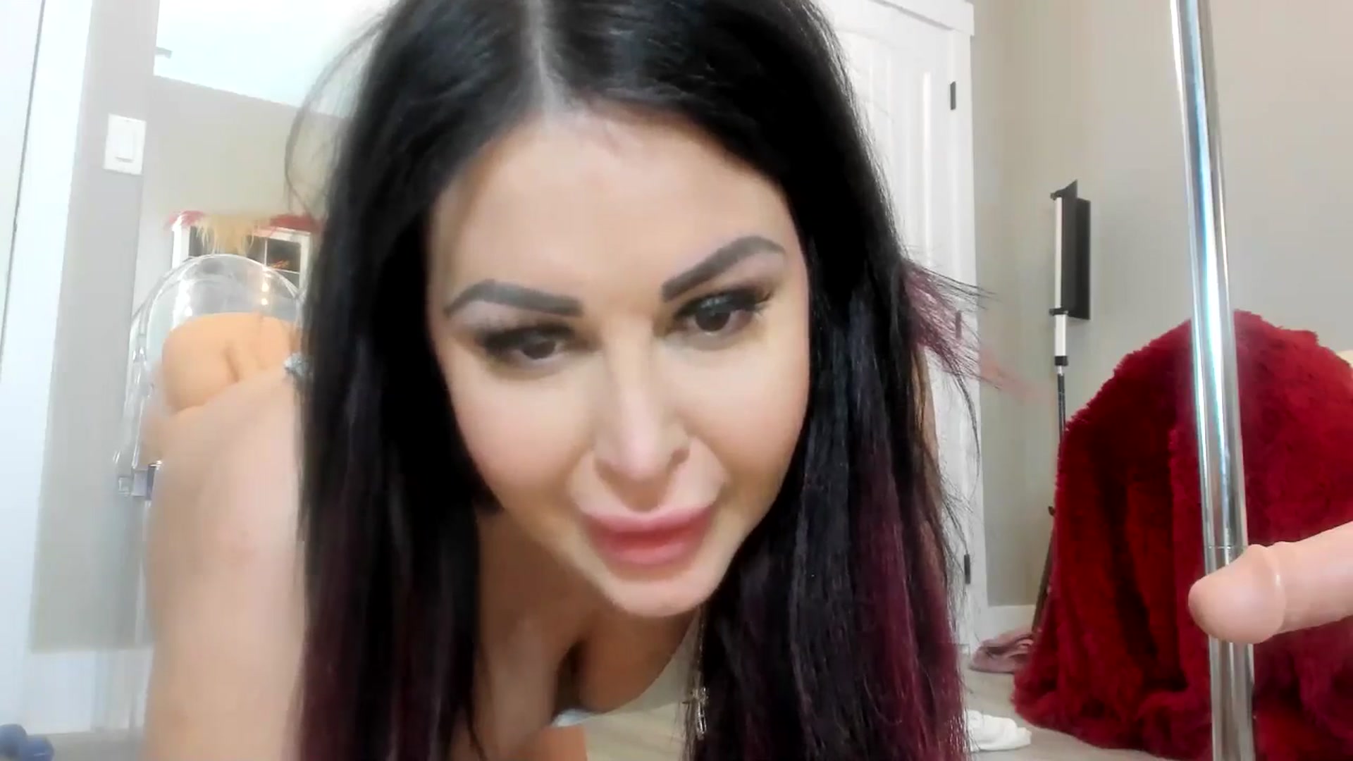 Gallery image thumbnail from AleahJasmine's myfreecams stream on, 12/24/2025, 01:58 image 12 of 20