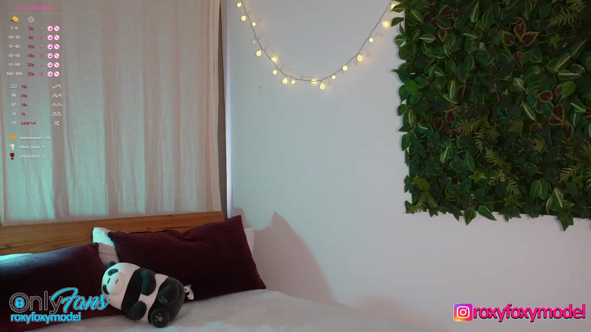 Gallery image thumbnail from AlecsaFox's myfreecams stream on, 12/26/2023, 12:46 image 17 of 20