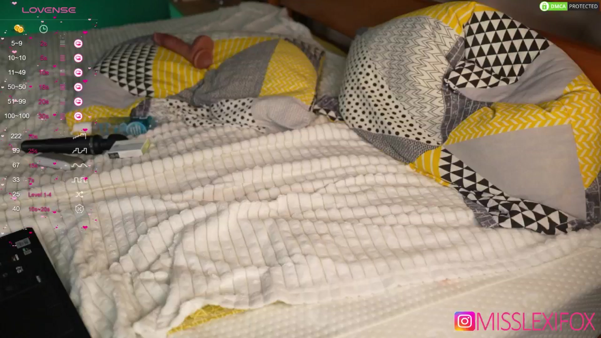Gallery image thumbnail from AlecsaFox's myfreecams stream on, 10/05/2024, 21:43 image 12 of 20